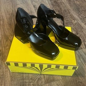 SOLD… Circus NY , Karlie Cvered Toe Chunky Heels. Patent leather.